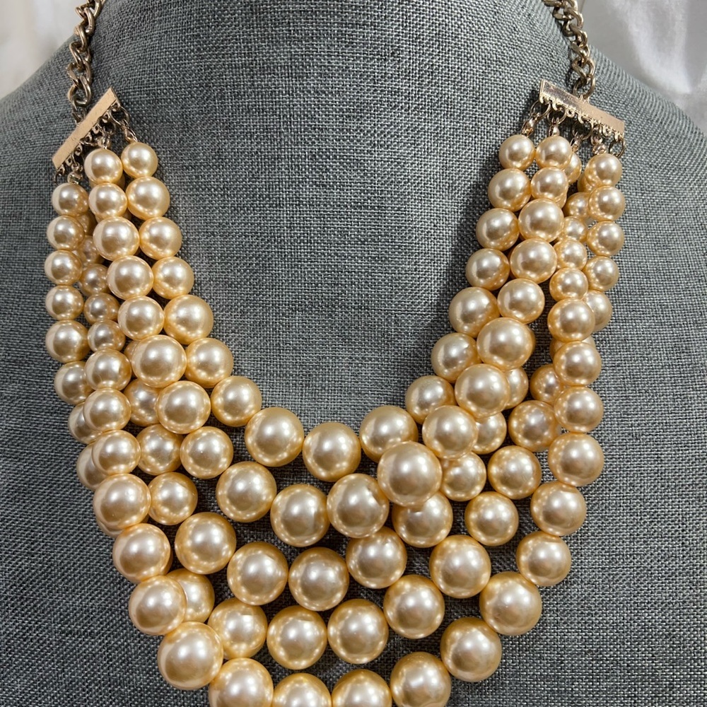 Vintage Faux Pearls adjustable, Fashionable and Stylish Gold chain with clasp.☑️ - Picture 2 of 7